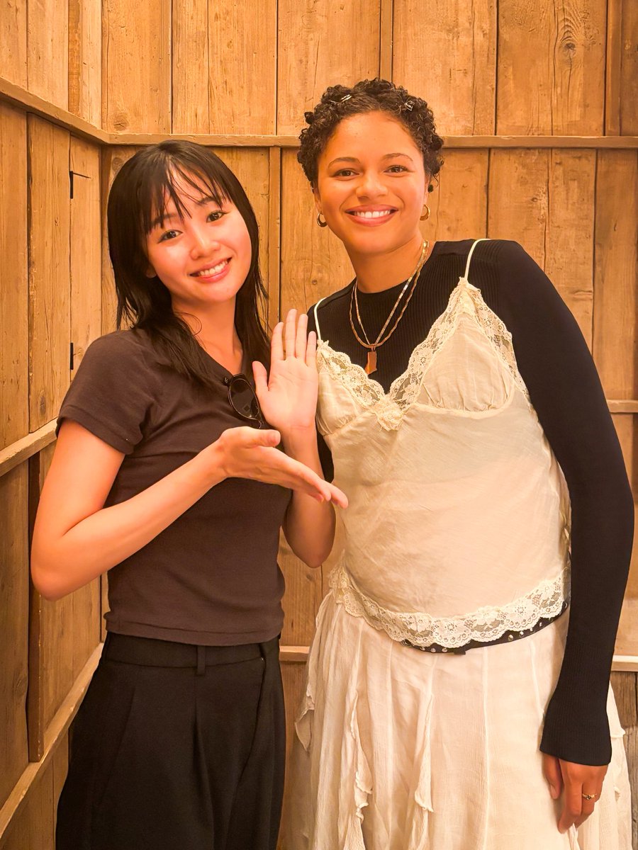 ソニーミュージック洋楽 🌞 (@intsonymusicjp) on Twitter photo 【藤原さくらさんと撮影📷✨】
イギリス🇬🇧とガーナ🇬🇭をルーツに持つ
UKネオ・ソウルの新星
Nectar Woode | ネクター・ウッド
初来日公演2DAYS @ BLUE NOTE PLACE
お越しいただいた皆様、ありがとうございました✨
#NectarWoode <a href="/nectarwoode/">Nectar Woode</a>
#藤原さくら 【藤原さくらさんと撮影📷✨】
イギリス🇬🇧とガーナ🇬🇭をルーツに持つ
UKネオ・ソウルの新星
Nectar Woode | ネクター・ウッド
初来日公演2DAYS @ BLUE NOTE PLACE
お越しいただいた皆様、ありがとうございました✨
#NectarWoode <a href="/nectarwoode/">Nectar Woode</a>
#藤原さくら