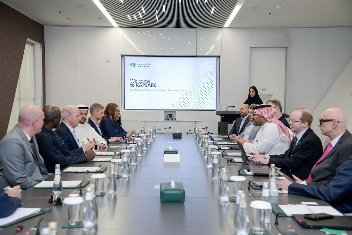 KAPSARC's tweet photo. #KAPSARC welcomed a delegation from the @WorldBank led by Axel van Trotsenburg, Senior Managing Director for Development Policy & Partnerships and Ousmane Dione, Vice President for the Middle East, North Africa, Afghanistan, and Pakistan, for discussions on energy, climate, and advancing sustainability.