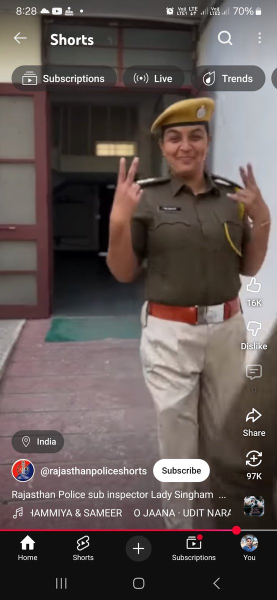 🫱मोहतरमा = साहिबा रेणु चौहान 
 🫴पद        =  भूत पूर्व थानेदारनी

#हिन्दी      =  146.66
#G.K.      =  164.89

👉वर्तमान पदस्थापन = सेंट्रल जेल जयपुर 
🫳उपलब्धि  = पेपर लीक +सफेद साड़ी (कूट संकेत)

🤩🤩साहेब तुम काला कोट पहन के आना...हम गुलदस्ता लेकर आयेंगे 😍😍
#SI_bharti_2021