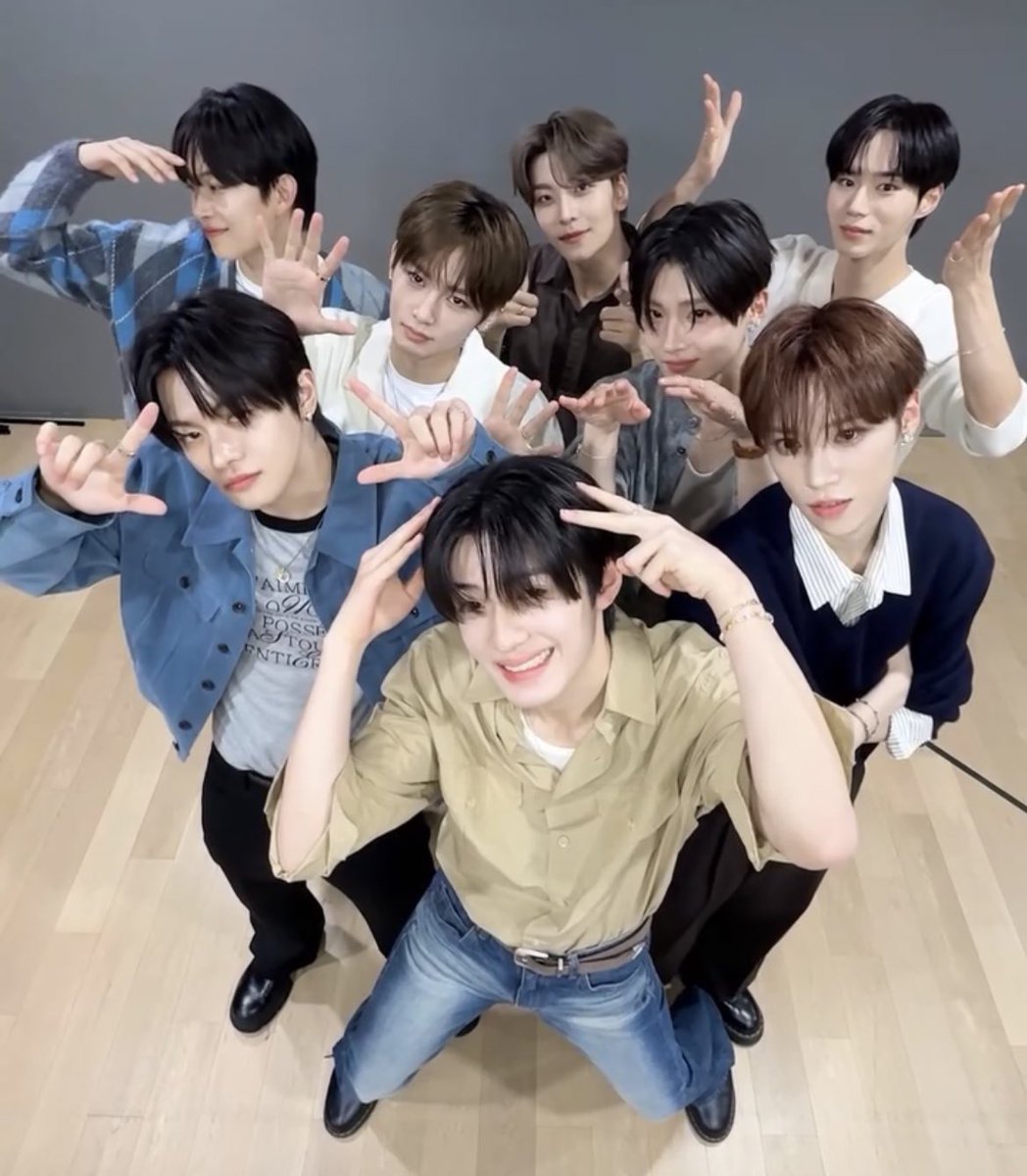 meow_ow1's tweet photo. 알디원 첫라방 했을때 얼굴합 보고
뭐지? ㅈㄴ 괜찮은데 상태였는데
오늘 뜬 릴스보고 씹좋은거 확인사살함 https://t.co/dfV2aOMbPW