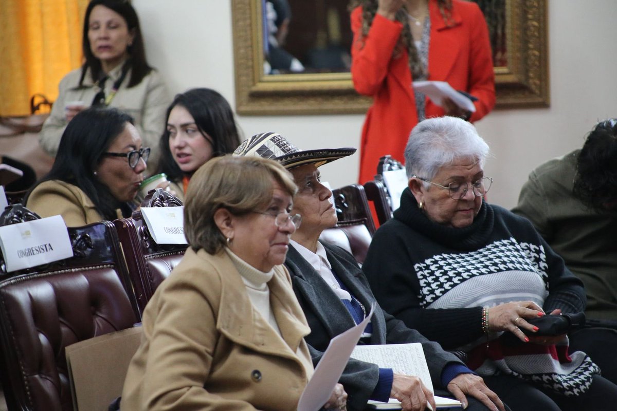 #ComisiónMujer | #AEstaHora se encuentra sesionando la Comisión Legal Para la Equidad de la Mujer, con el debate de control político: “Violencia sobre la mujer en política y retos hacia las elecciones de 2026”.

Transmisión #EnVivo 🔴👇🏻

🔁 acortar.link/R4WFl4