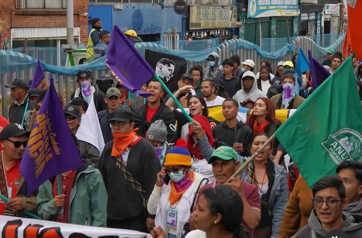 Las ciudades están en estallido, ha nacido la cumbre nacional popular #ciudadparaquien 

Desde la movilización, el estallido cultural, la recuperación de la tierra vamos por una reforma urbana integral y popular ❤️‍🔥
<a href="/Ciudadparaquien/">CUNAP</a>