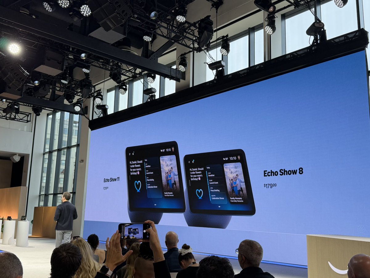 Verownika's tweet image. Mi producto favorito de Amazon 👌 Los nuevos Echo Sho 8 y 11 han sido mejorado en todo. Diseño, sonido, imagen y AI . Incluso ahora  en conjunto con Oura podremos llevar un seguimiento de nuestra salud . #AmazonEvent