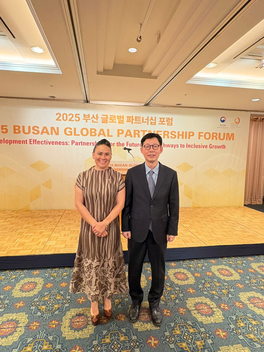 AMEXCID's tweet photo. 📸Inició el Busan Global Partnership Forum 2025 🇰🇷, espacio clave para fortalecer la cooperación internacional 🌍🤝.

Durante el mensaje inaugural de las autoridades coreanas, enfatizaron la urgencia de acelerar la Agenda 2030 y de traducir los resultados de la reciente Conferencia de Financiación para el Desarrollo (FFD4) en acciones concretas.

La Directora Ejecutiva de #AMEXCID, @AlejandraDMV, participó en la inauguración y mañana intervendrá, en la tercera sesión temática, compartiendo la visión de México, 🇲🇽 sobre Cooperación Sur-Sur .