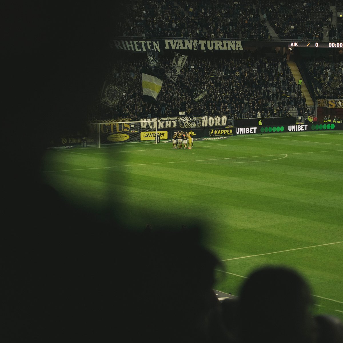 AIKfotboll's tweet photo. En match återstår innan Allsvenskan går på (säsongens sista) landslagsuppehåll. Du har väl säkrat din läktarplats till söndagens viktiga möte med IFK Värnamo?

🎫 https://t.co/rPTD1JY0MW https://t.co/2cGPjaGbd1