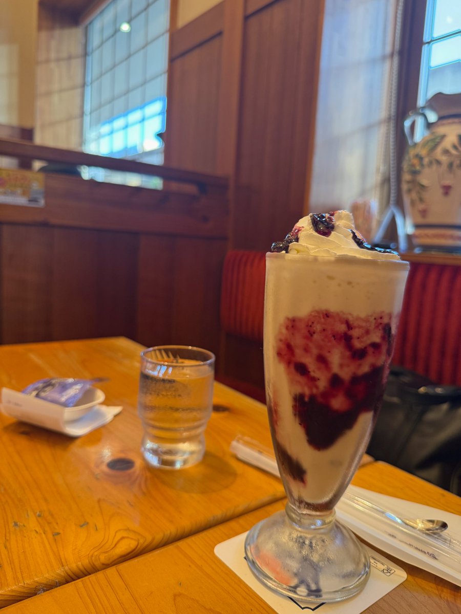 atamaitai_4989's tweet image. 待ち合わせ場所で
4人席に案内されて
少ししたら混雑してきた時の
早く来てください💦って
久しぶりに思いました
待ち合わせ時間の20分前には
絶対に行ってる
真面目な人です
#P活名古屋
#P活金山
#健全p活 
#ブルーベリーヨーグルトフラッペ