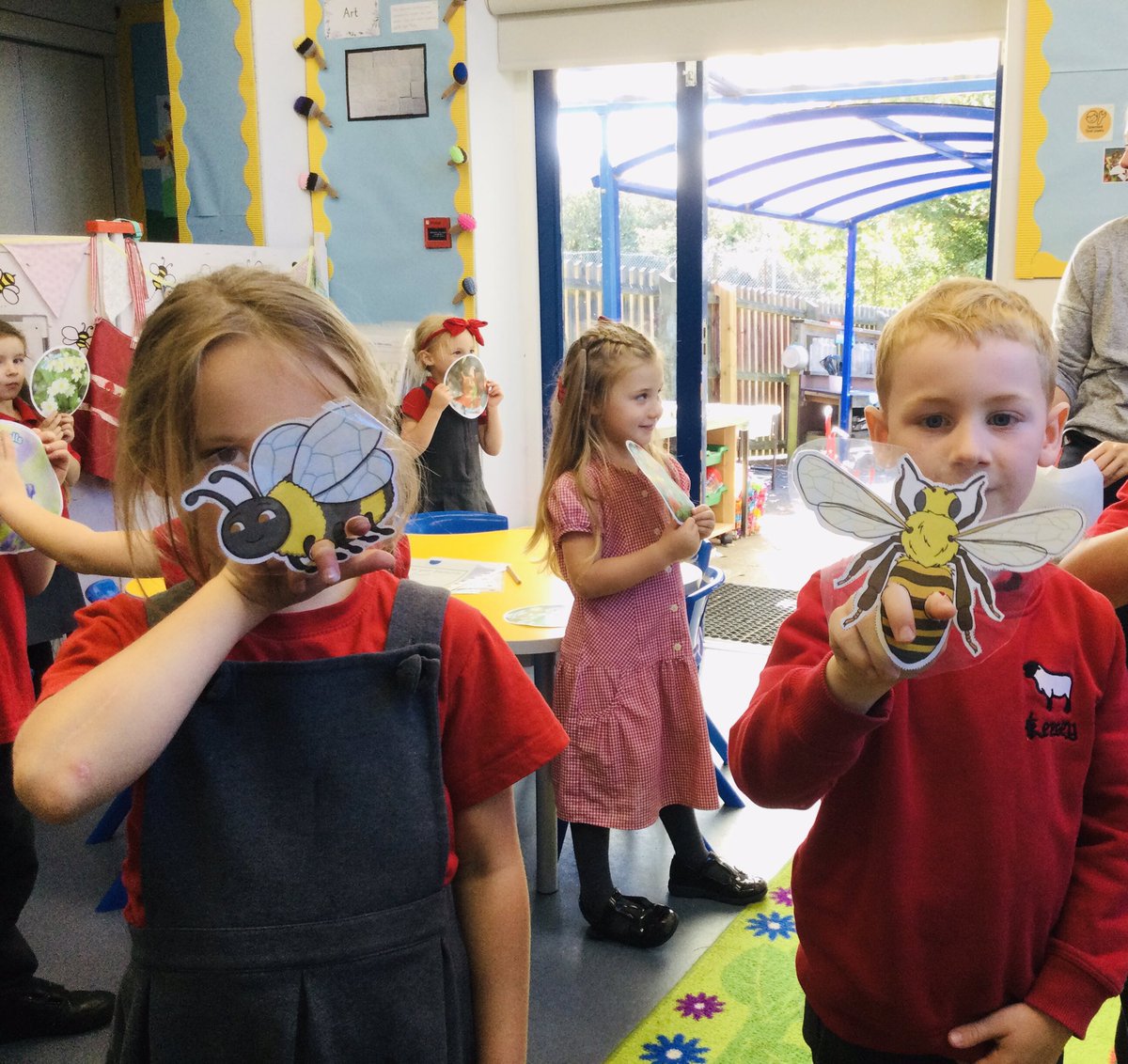 🐝 Acorn class used cheesy puffs to show how bees help with the pollination of flowers. 🐝 #kerseyschool #suffolkschool #eyfs #bees #pollination #science #investigate <a href="/TheTilian/">The Tilian Partnership</a>