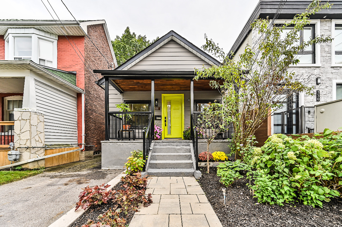 HunnyGRemax's tweet photo. Check this out! Turnkey bungalow in prime Cedarvale-Lumsden! Sun-filled main floor with stylish open-concept kitchen/dining &amp; oversized primary suite (easy convert back to 2 bedrooms). Fully separate basement apartment offers .. https://t.co/15vs6K6RzC https://t.co/SdtGMgjie7