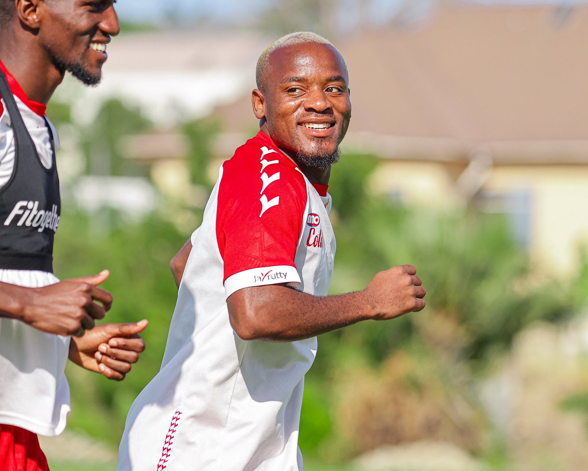 SimbaSCTanzania's tweet photo. 🤣🤣🤣 

Tufurahi kidogo. #NguvuMoja https://t.co/jm0vcauyJF
