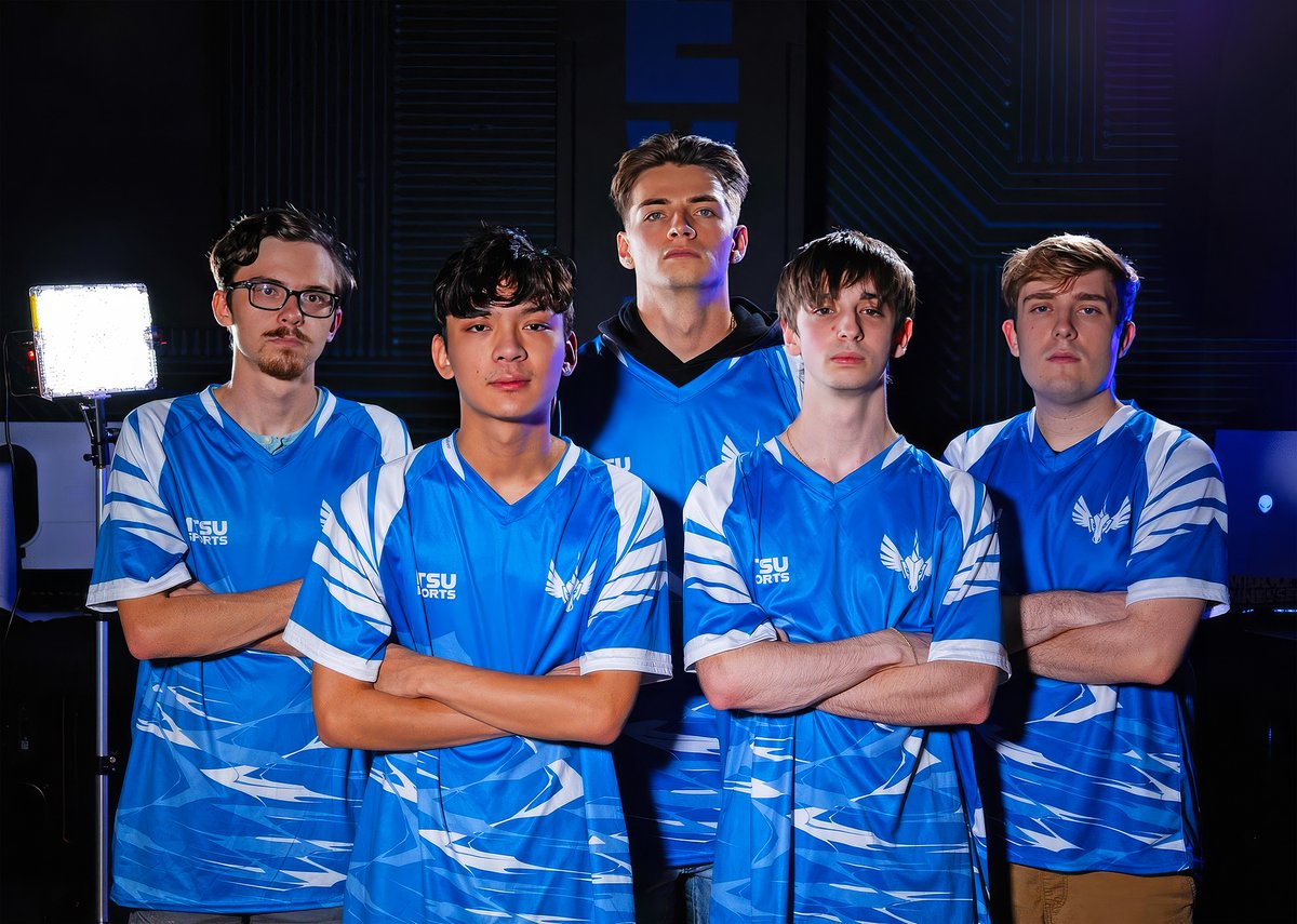 Extron's tweet image. The Middle Tennessee State University LEVEL🡩Up esports arena draws people from all across campus to the Student Union Building to experience esports action, brought to life by Extron AV technology. The arena boasts 24 gaming PC stations, a coaching station, a shoutcasting booth,…