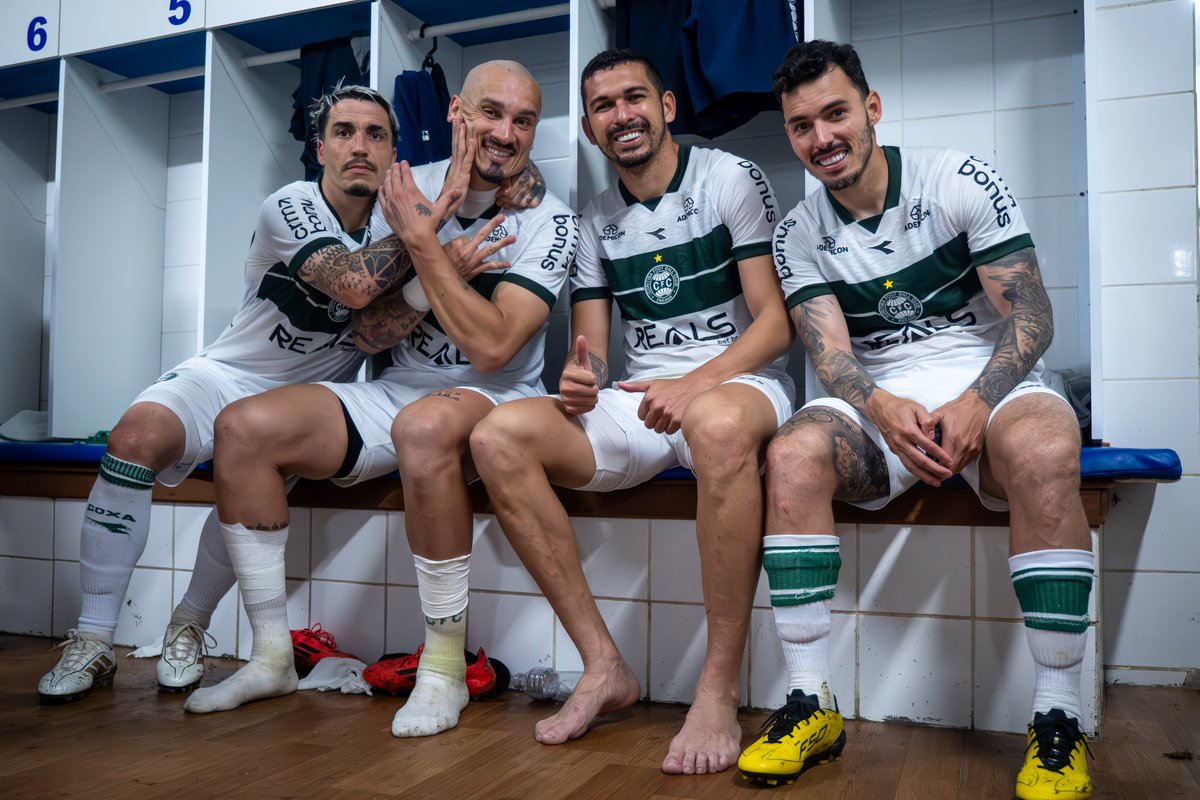 Coritiba's tweet photo. Passo a passo, jogo a jogo, vamos em busca do nosso 𝐠𝐫𝐚𝐧𝐝𝐞 𝐨𝐛𝐣𝐞𝐭𝐢𝐯𝐨. Somos o Coxa! 🇳🇬

📸 JP Pacheco | Coritiba

🟢⚪ #AVAxCFC #CoxaNoBrasileiro https://t.co/4YLUVplfbe