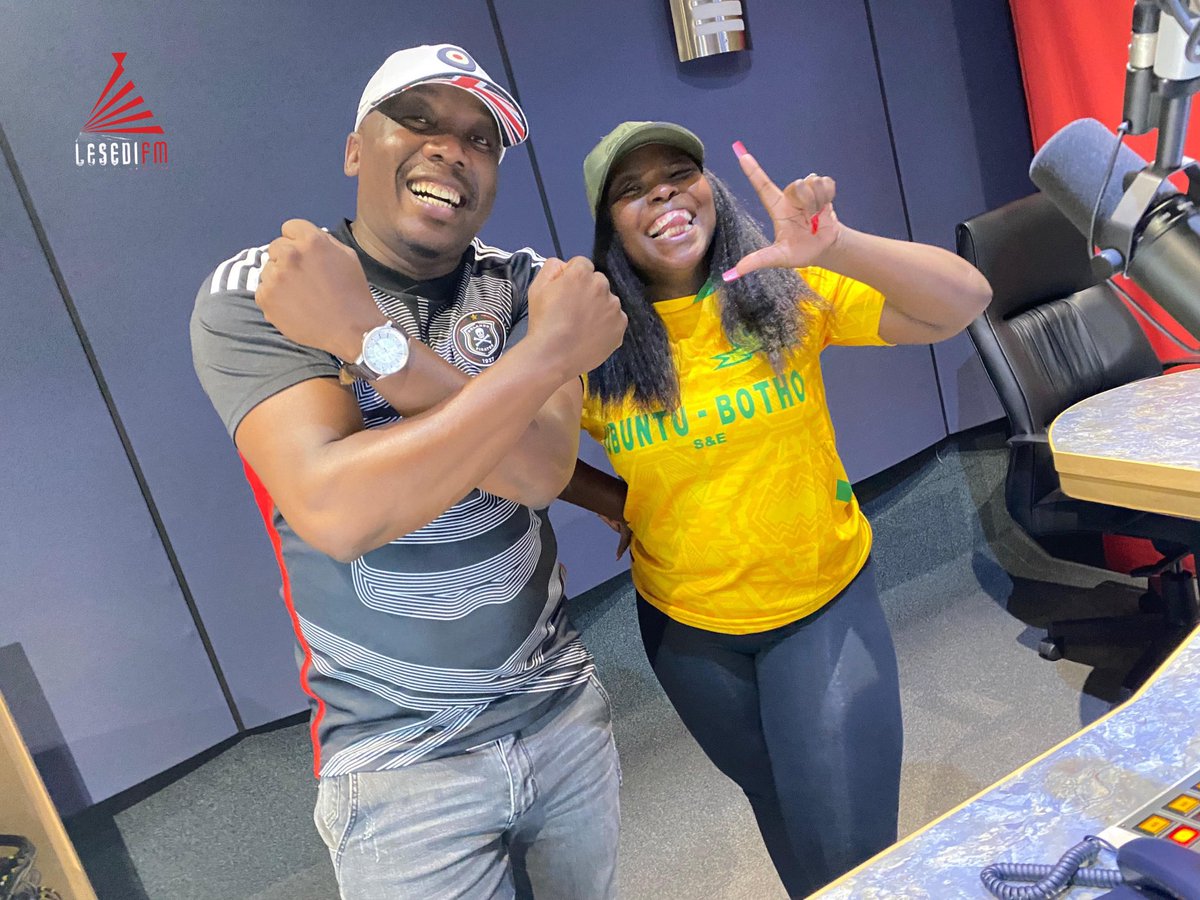 MolemoThib73577's tweet image. It's a Afternoon #BundleOfJoy le Lebza Ngwana Moela danko basotho ba heso Re ya tella drive Till 6pm e chaile Mohlakeng West Rand LEMOLYZINGBOY 
@LesediFM
@Thibos_Mokone
@leemaoela1
#ReyaTellaDrive
RADIO IS THE THEATER OF VOICE
📻🔥📻🔥🎙️🎶🎙️🎶🎧📻🔥🎙️🎶