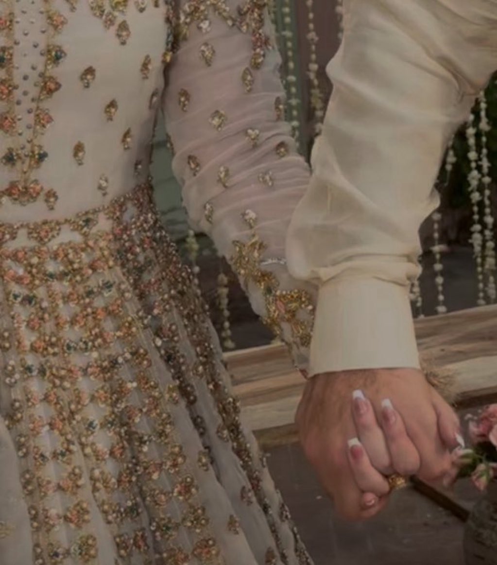 _samosachaat_'s tweet image. these pictures have so much chemistry i am combusting on the floor😭😭

#meemsemohabbat #msm #talrosh #talroshid #AhadRazaMir #DananeerMobeen