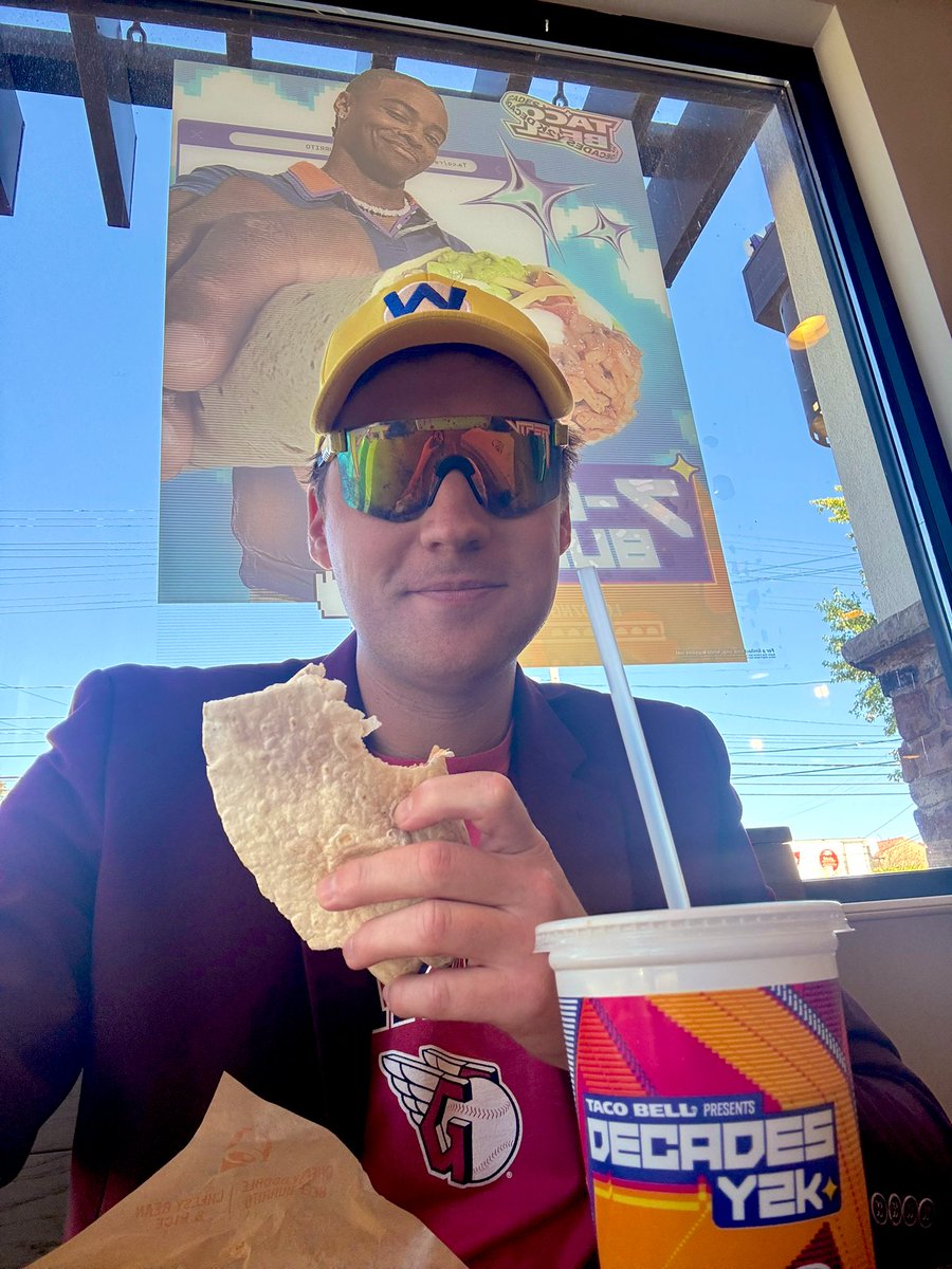 Sir Yacht tweet media