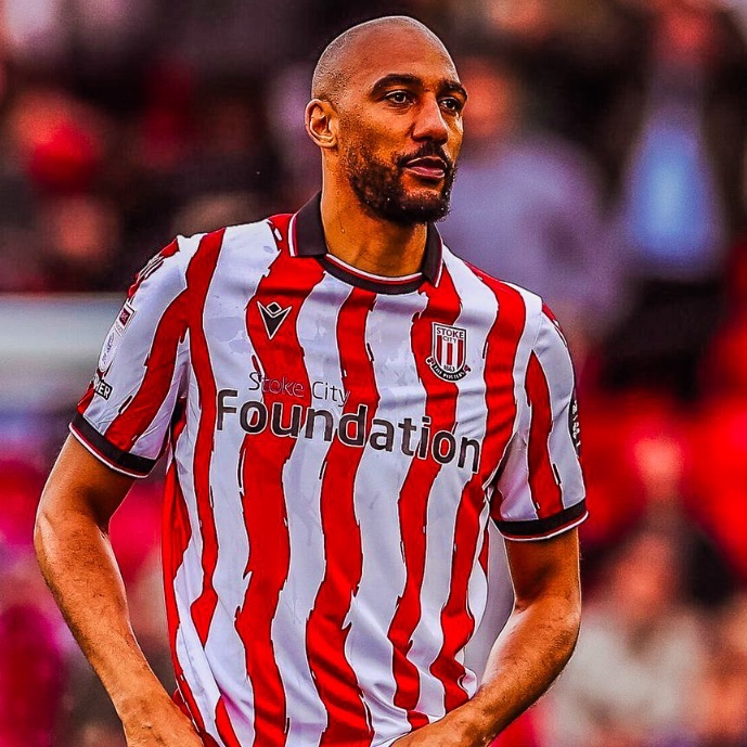 🔴⚪️ After 10 years, Steven Nzonzi (36) is back playing for Stoke City! 🇫🇷🤩