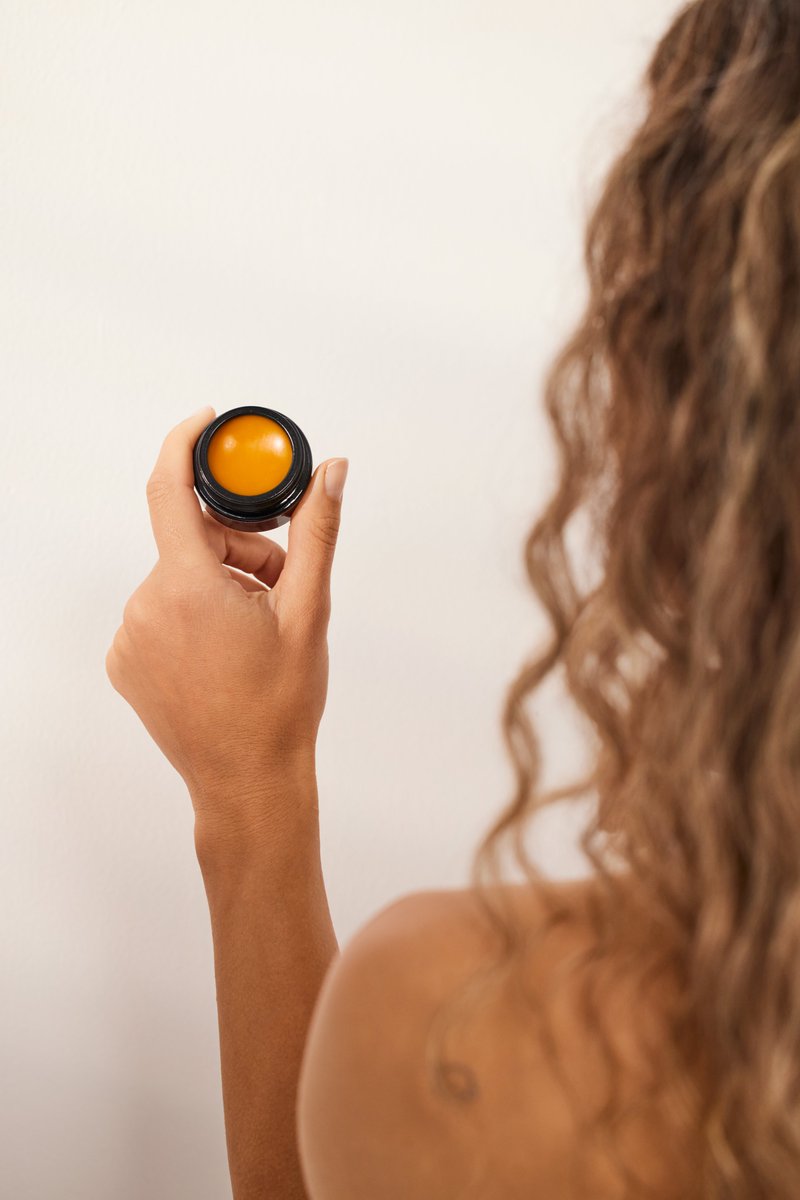 You know that feeling when your lips just won’t cooperate... flaky and impossible to soothe no matter how much balm you apply?

Our Lip Mask is formulated with a powerhouse blend of sea buckthorn oil and evening primrose. This intensive treatment doesn’t just sit on top of your