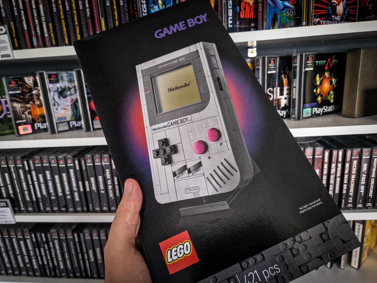 As someone who owns every colour of the original DMG GameBoy, I am legally obliged to get this for the collection...

I mean, what's one more.... 

#LEGO #GameBoy #LegoGameBoy #Nintendo