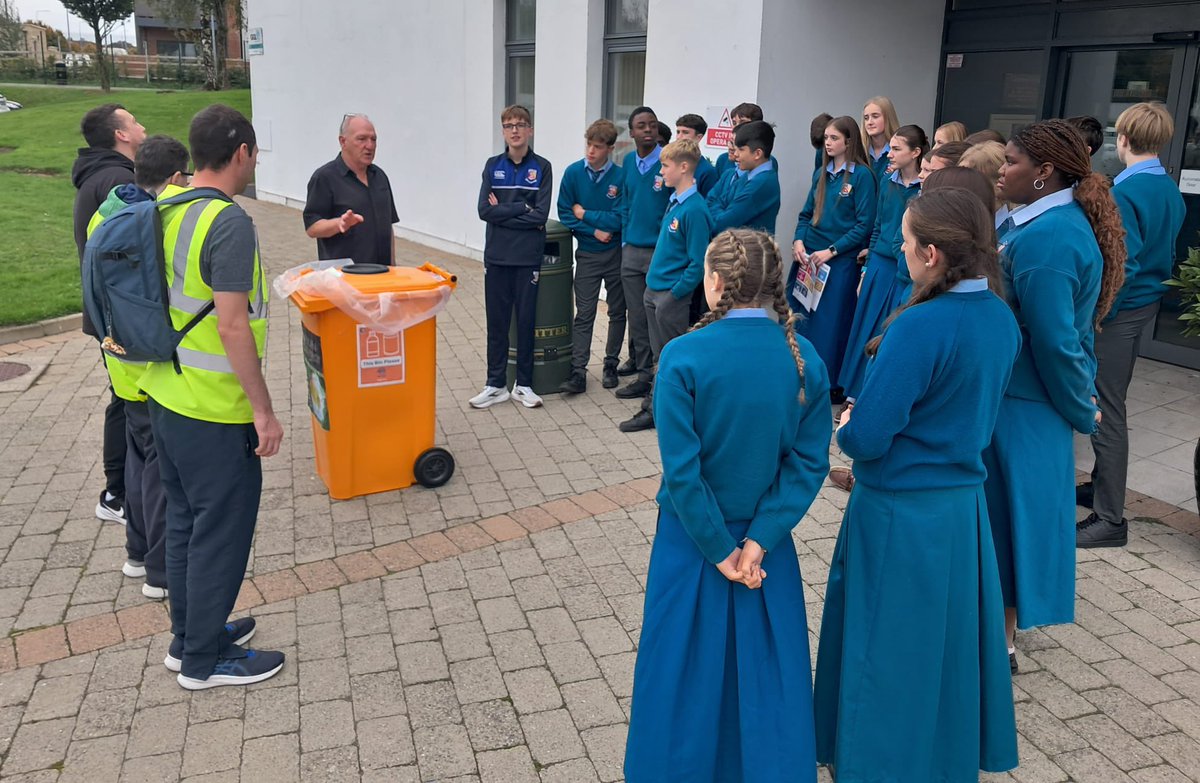 CastletroyC's tweet image. A welcome #Re-turn for our 'Return & Employ' collection. Thanks to Gearoid Murphy Coordinator & students Andy, Dylan & Jamie(Training Services Lk)
#SDG3,4,10,12,17
@returnireland @theurbanco_op
@Take1_Programme @Worldwise_Irl
#financialindependence #inclusive #senseofpurpose