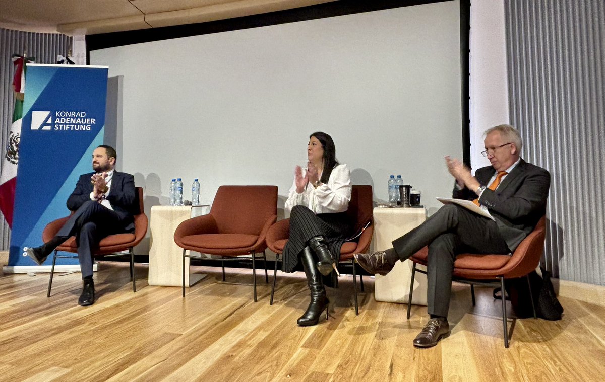 kasmexiko's tweet image. 🎙️ We welcome you to the III Transatlantic Security Conference!

📍 Anáhuac University Mexico, North Campus

Thanks to @FEGanahuacMX and @InstituteSDR for making it possible.
A key day for global dialogue begins.

#TSD2025 #KAS4Security #KASMéxico