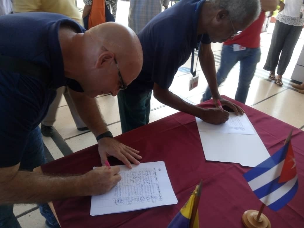 MitransCuba's tweet image. Trabajadores del Mitrans patentizan su apoyo a favor de la paz y de la soberanía de la patria bolivariana.
#CubaConVenezuela 
#Cuba 

mitrans.gob.cu/noticias/traba…