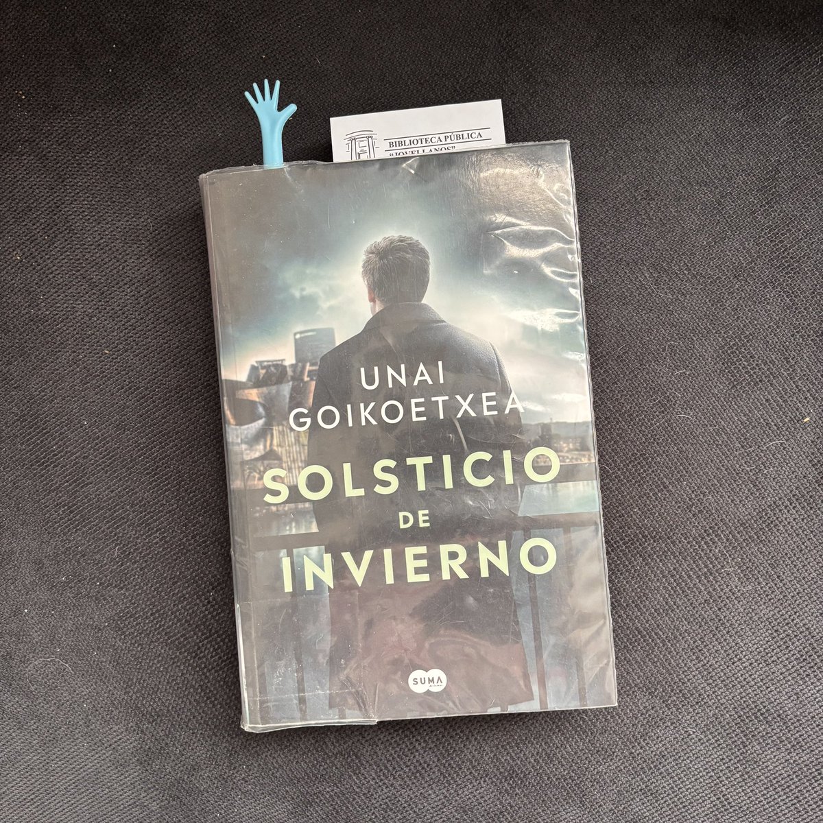 Me he traído este libro de la biblioteca, solo he leído un par de capítulos pero pinta bien. 

#unaigoikoetxeta #Solsticiodeinvierno #estoyleyendo