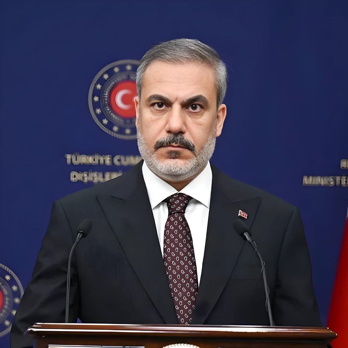 Cezaevinde vefat eden eski MİT Dış Operasyonlar Daire Başkanı Kaşif Kozinoğlu’nun, Balyoz sürecinde cezaevinde yazdığı mektuplardan oluşan kitapta Hakan Fidan ile ilgili yazdıkları: