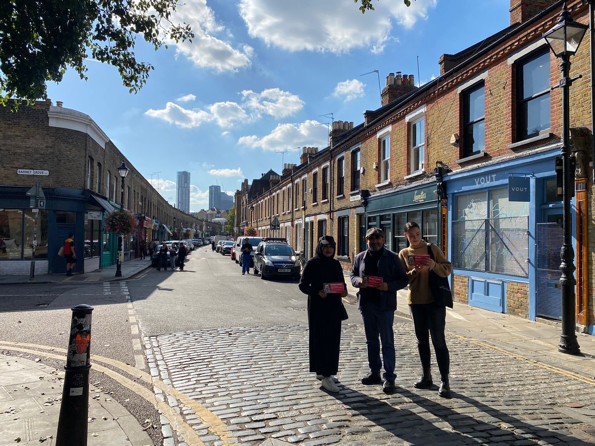 CllrSirajIslam's tweet image. On this gorgeous sunny day we were speaking with residnts of lovely Weavers Ward. Warm reception and lots of support for @TH_Labour Great to hear about residents priorities for Tower Hamlets. My thanks to the canvass team for coming out today.