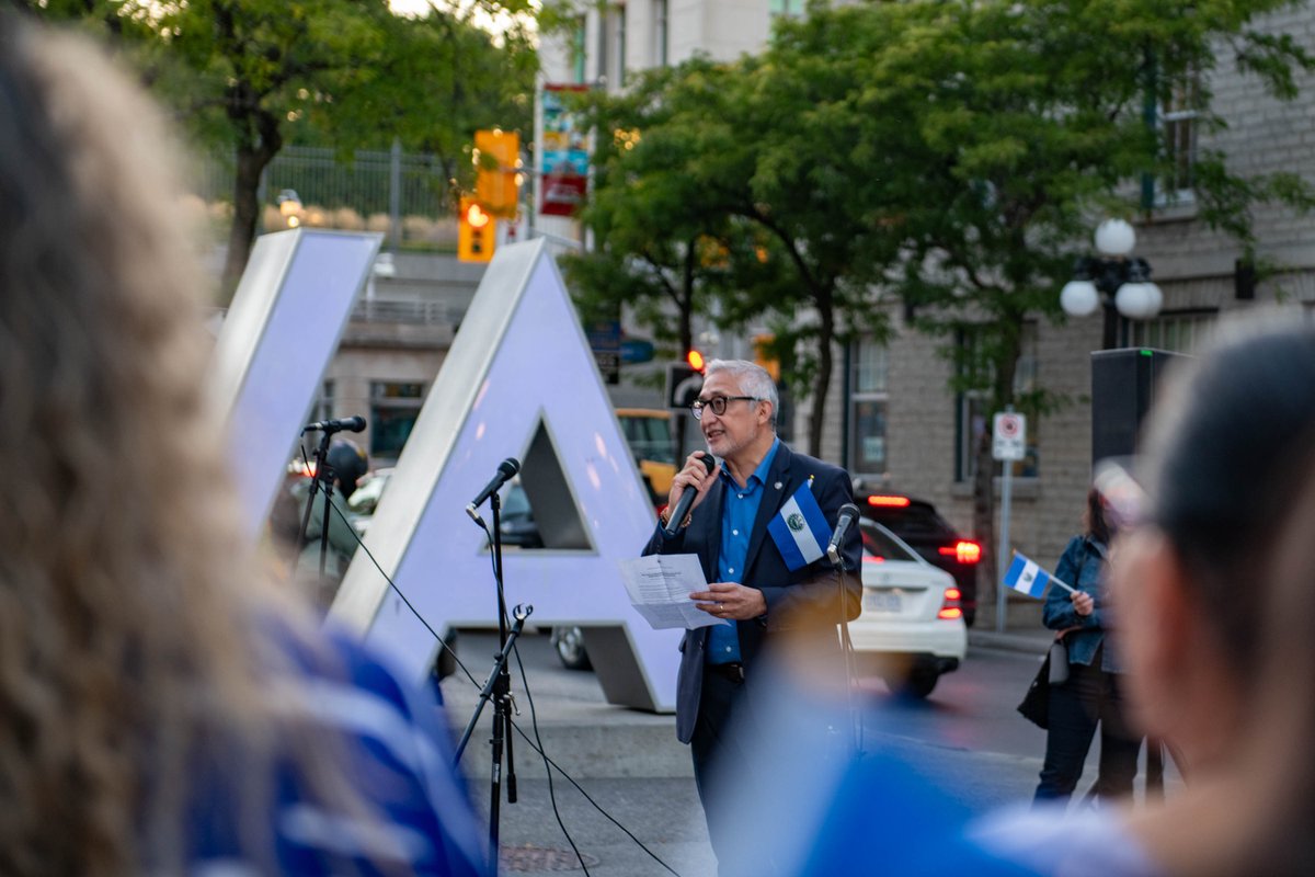 ricardocisneros's tweet photo. 🇸🇻✨ Proud to celebrate 204 years of El Salvador’s Independence in 🇨🇦.
From raising our flag at City Hall to seeing Ottawa’s letters lit in our colors — a tribute to our diaspora and the growing friendship between Canada &amp; El Salvador. 💙🤍💙 https://t.co/nnL6wFi13u