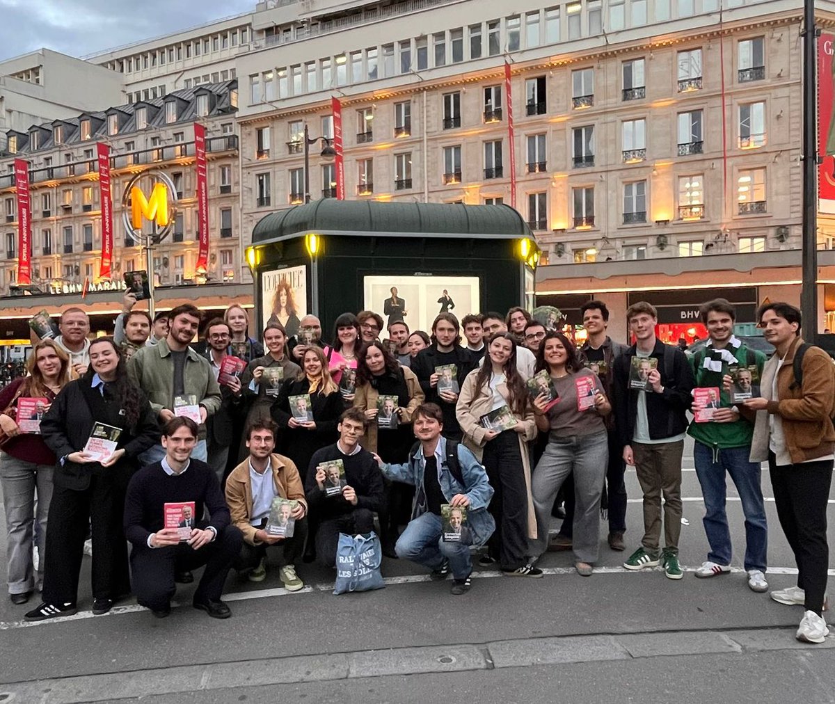 Hier soir les <a href="/JeunesSocParis/">Les Jeunes Socialistes Paris</a> étaient présents en nombre pour tracter pour notre candidat <a href="/egregoire/">Emmanuel Grégoire</a> et pour la campagne de rentrée de <a href="/lesJeunesSoc/">Les Jeunes Socialistes</a> !🌹

Pour que Paris reste à gauche, pour que Paris soit toujours plus juste et plus vert, on vote #Gregoire2026 ✊