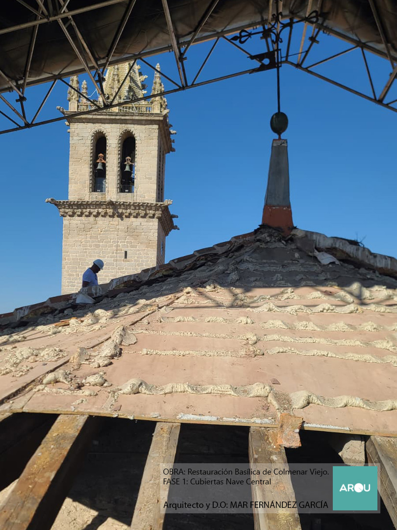 Arquestudio's tweet photo. Hemos empezado la FASE 1 de la Restauración de la #BasilicaColmenarViejo,  recuperando su imagen y adaptando las cubiertas de la nave principal para llegar a tiempo a recibir a los #cernicalos. Gracias a la #ArchidiocesisDeMadrid y a la #DGPC. #EstudioARQU, #MarFernandez https://t.co/vzYQ57bo02