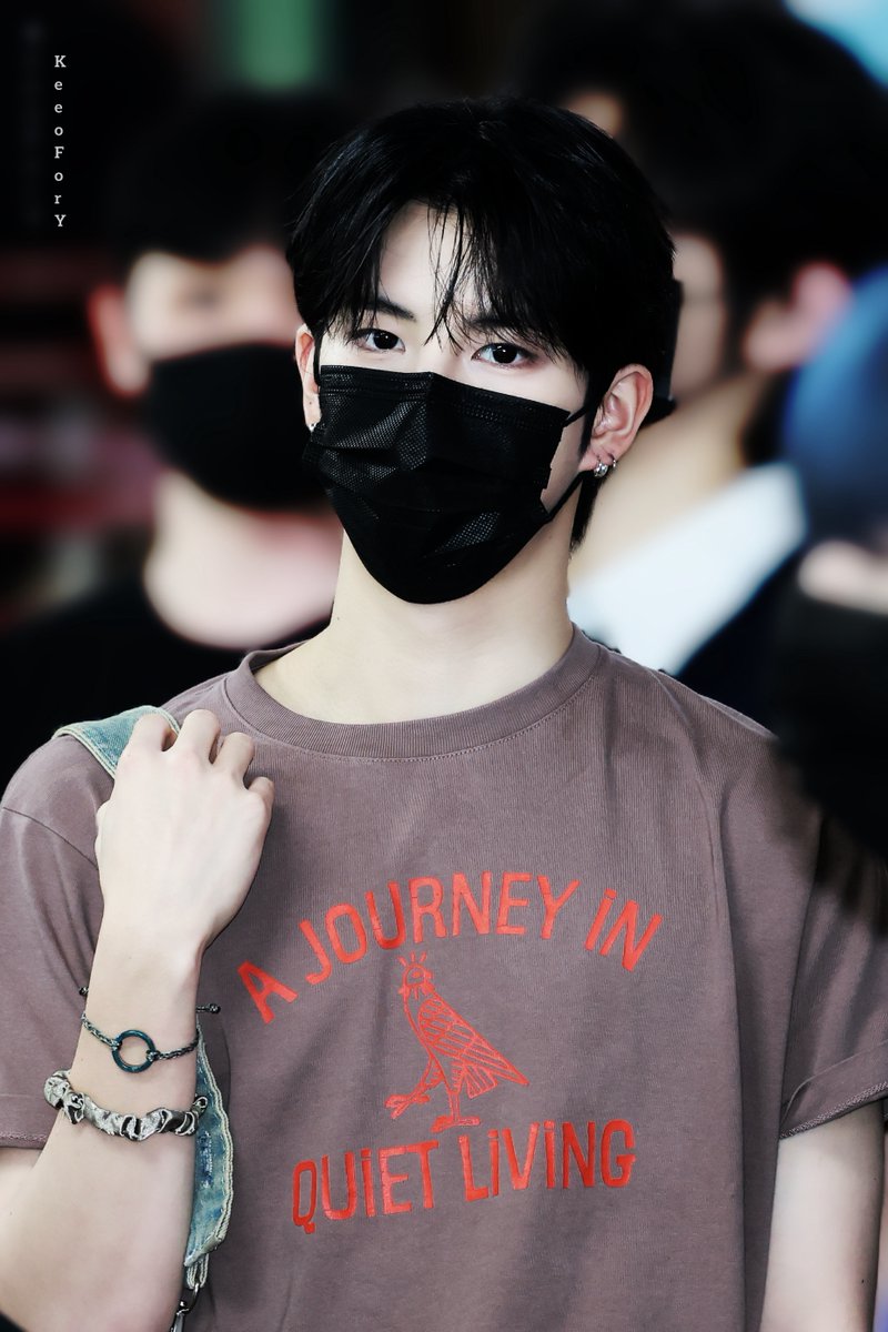 Y_Keeo's tweet photo. 250807 ICN
No one wears brown better🍫
#KEEO 
#pipo 
#SMTR25 https://t.co/YGeWEhppFh