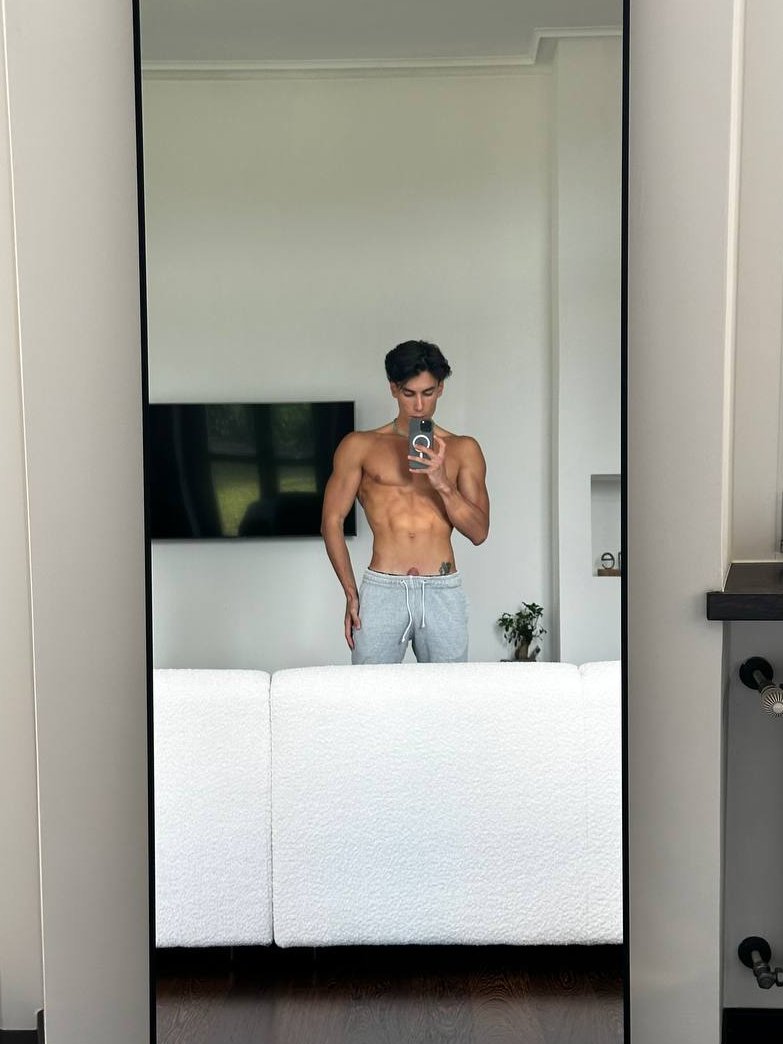 Chudai

x.com/itsmanuteacher…