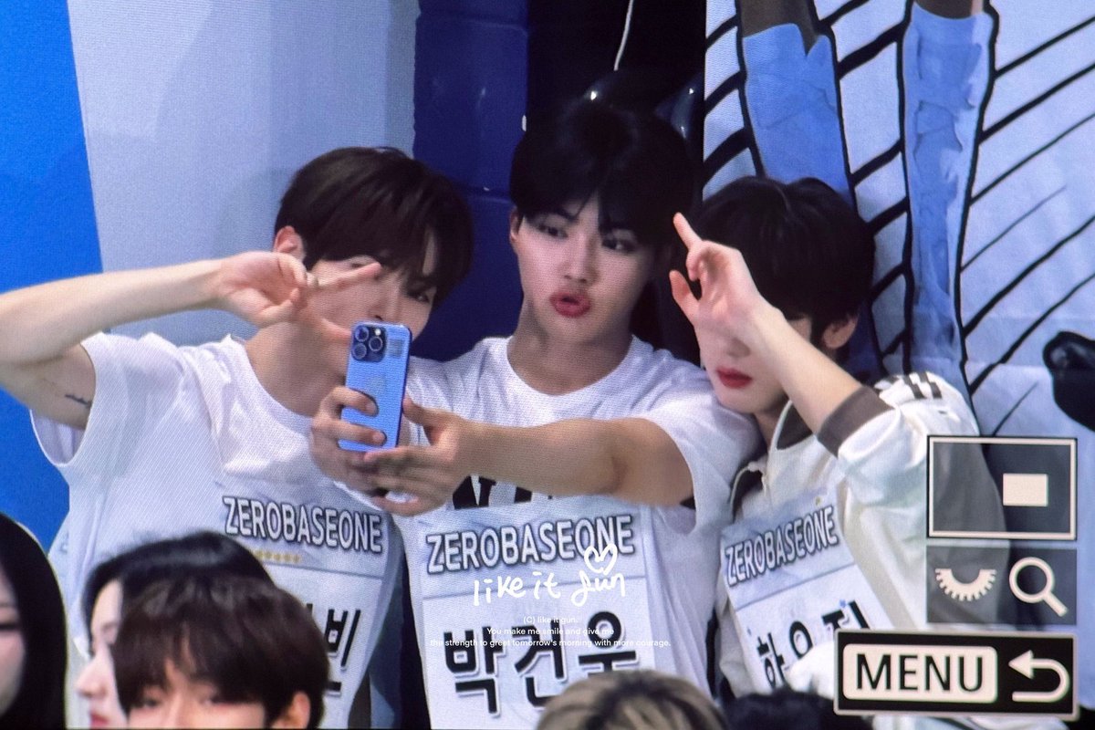 추석이 다가온다는 뜻은
  드뎌 아육대한 !! 다 !!!!
        와라.         뽀꼬덩 셀카 << 여