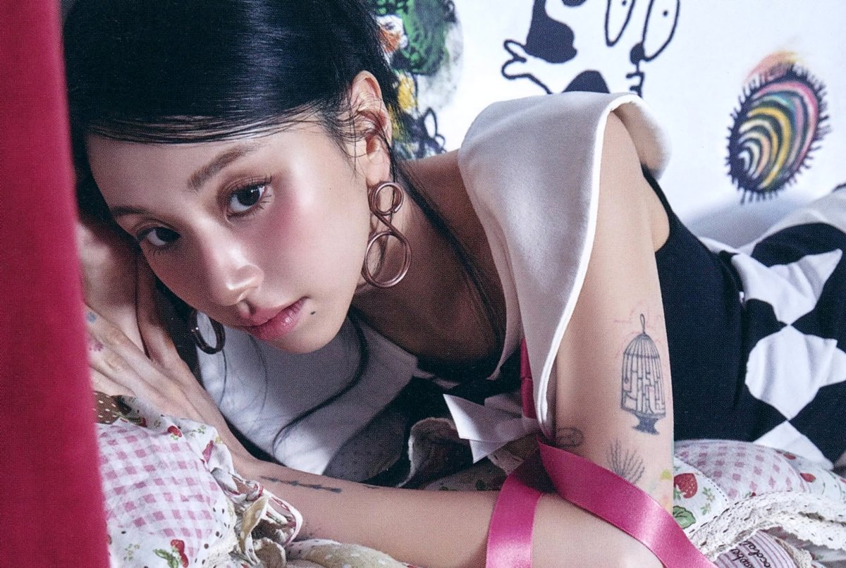 SCAN] CHAEYOUNG THE 1st ALBUM <LIL FANTASY vol.1> Sparkle ver