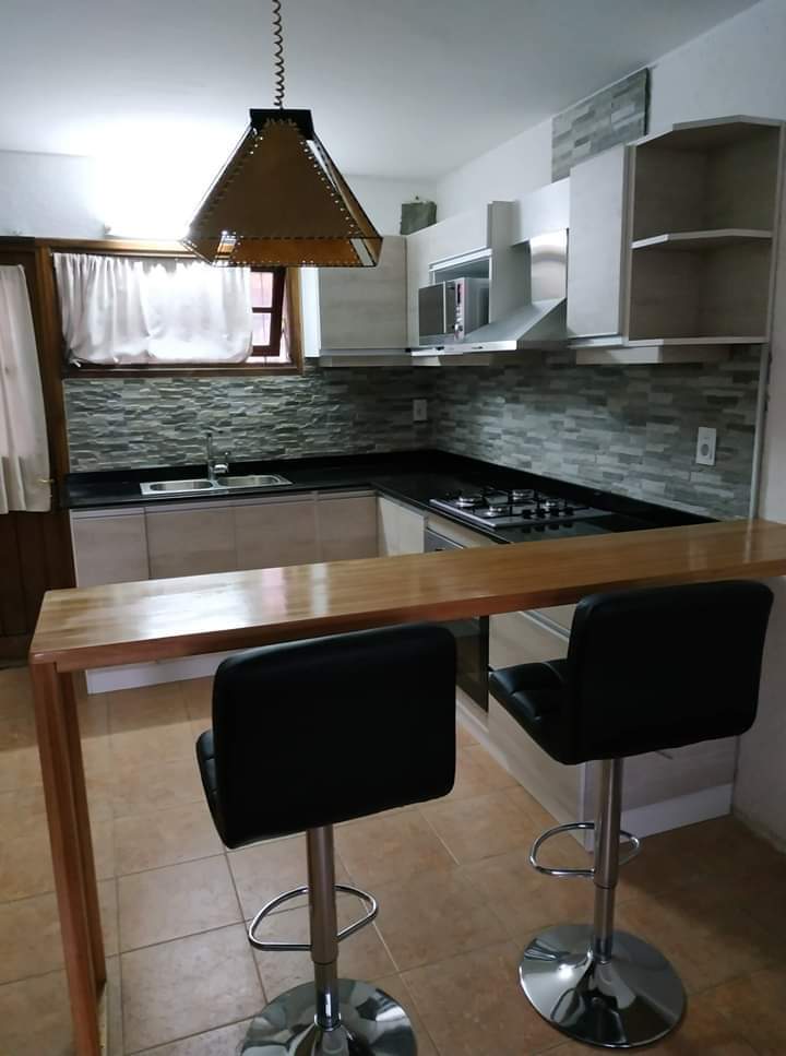 Muy buenas tardes para todos acá les dejo 2 de nuestros trabajos de cocina espero les gusten y puedan compartir y seguirme . wasap 094775615.
Trabajos de : Pintura, Electricidad, Sanitaria, yeso impermeabilizaciones reformas