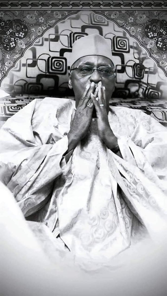Mrthread4's tweet image. Il garde le silence comme un secret,  
Mais quand il parle, tout s’éclaire en paix.  
Pas un mot de trop, rien de vain,  
Seulement le bien, simple et sain.

Qu&apos;Allah veille sur Al Khalifa Serigne Babacar SY Mansour 🙏