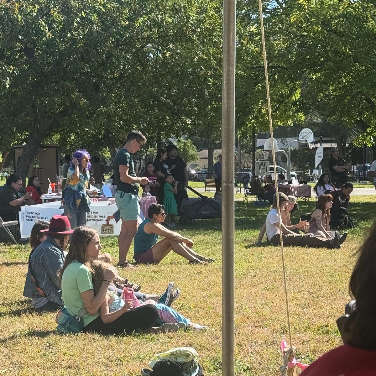 epni_urbanfarm's tweet photo. We had a great time yesterday at the second annual Harvest Moon Community Solutions Festival! Thank you to those of you who attended, those who vended, and all those who helped put this on! Our team couldn’t have made this happen without the support of community. https://t.co/0DJjQKou6f