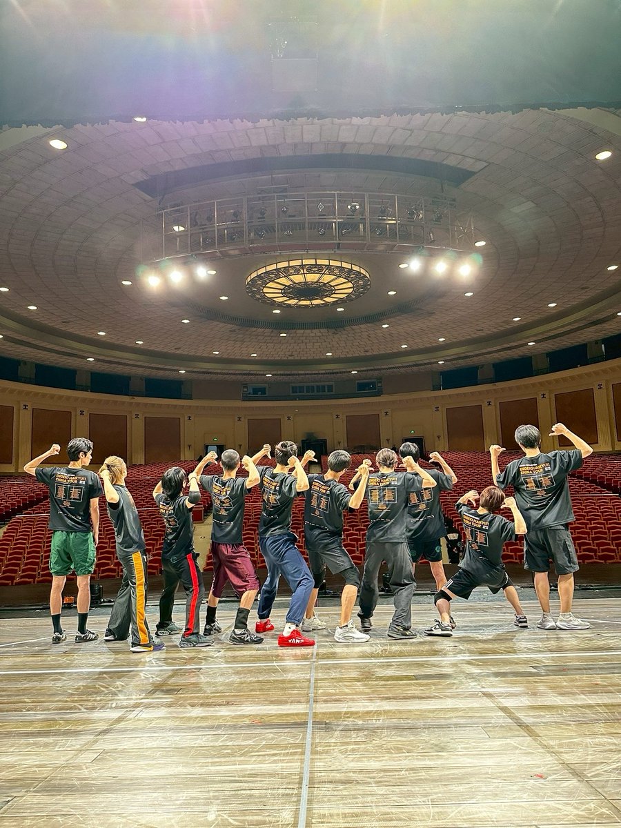 ハイパープロジェクション演劇「ハイキュー!!」全公演終了致しました！！

皆様！東峰旭を愛してくれて、「ハイキュー」を愛してくれて本当にありがとう！！

この1ヶ月半で中国が大好きになりました！

再见!!

#ハイキュー
#演劇ハイキュー
#舞台剧排球少年