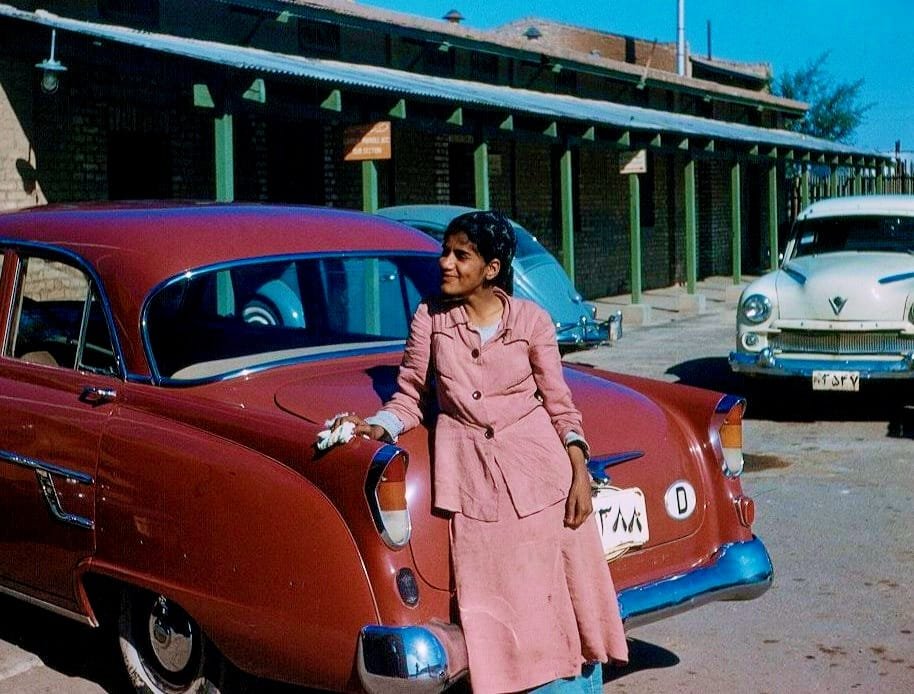 ADadpay's tweet photo. #Abadan, 1958: An #Iranian girl stands beside a 1955 German @Opel Kapitän. The white car in the frame? A 1955 British #Vauxhall. Captured by Charles Schroeder.
#MENAVisuals
#MENA
#Iranians https://t.co/jKKA8hScvQ