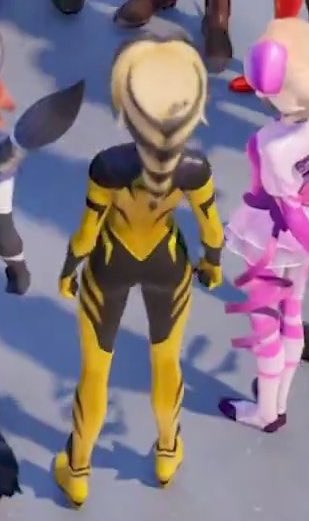 GivenBarbie's tweet image. Vesperia whole head Shaped like a BEE omgg iconic this is iconic 

#MLBS6Spoilers #MiraculousLadybug #sleepingsiren