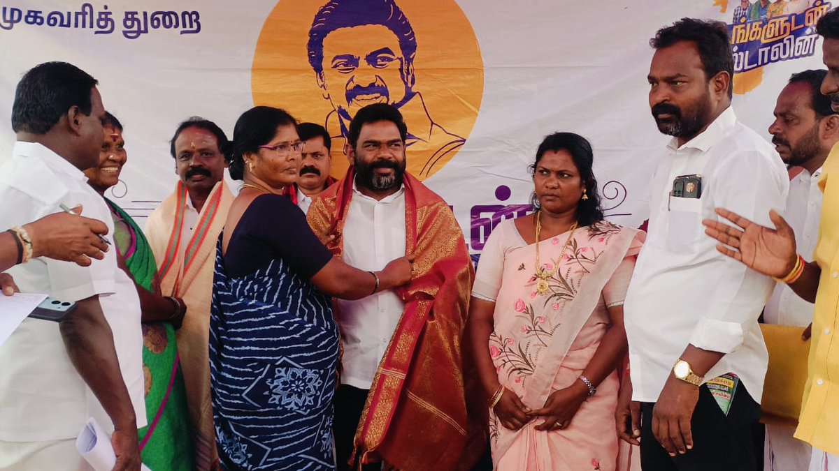 PanaiyurBabu's tweet image. இன்று (30.09.2025) செய்யூர் சட்டமன்ற தொகுதிக்குட்பட்ட சித்தாமூர் ஒன்றியம் பெரியகளக்காடி ஊராட்சியில் பெரியகளக்காடி மற்றும் சிறுநகர்,  ஆகிய ஊராட்சி பொதுமக்கள் பயனடையும் வகையில் உங்களுடன் ஸ்டாலின் முகாமை தொடங்கி தொடங்கிவைத்தேன்.
#panaiyurbabumla #cheyyurconstituency #vckmla #mlababu…