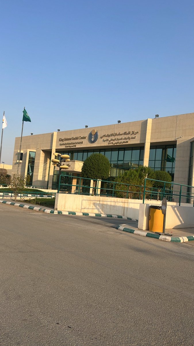 في اليوم العالمي لكبار السن، تشرفت بالمشاركة مع نادي صحة الأسنان في مركز الملك سلمان الاجتماعي 
إبتساماتهم ودعواتهم غمرتني وكانت أجمل هدية 💙