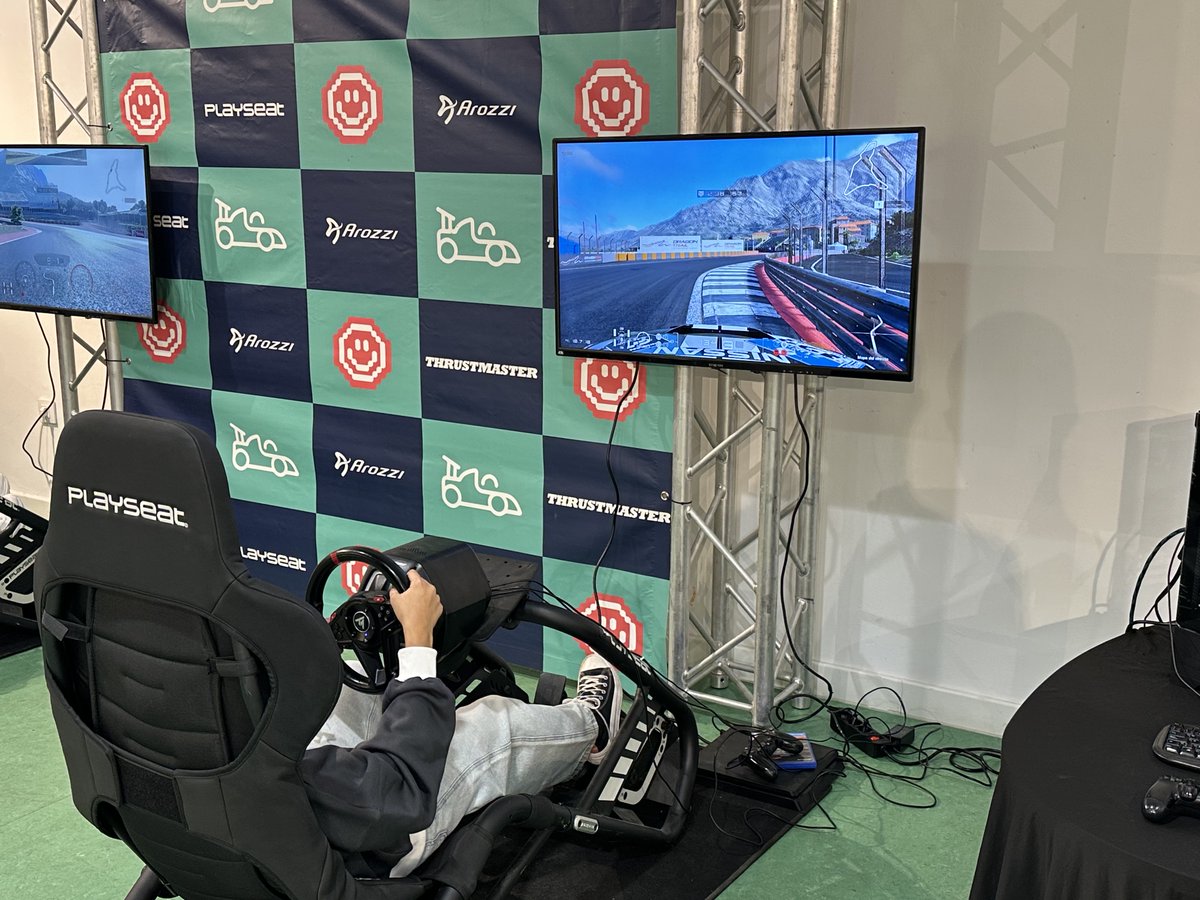ifccastelar's tweet photo. Los estudiantes de 2º de GB de Informática de Oficina asistieron a Play Badajoz #GameFest. Nuevas tecnologías relacionadas con el sector de los videojuegos, como gafas de RV, simuladores, drones, impresión 3D, además de relacionarse con centros. ¡Lo pasaron genial! #fpgb #ifc https://t.co/4FS9mEzCI7
