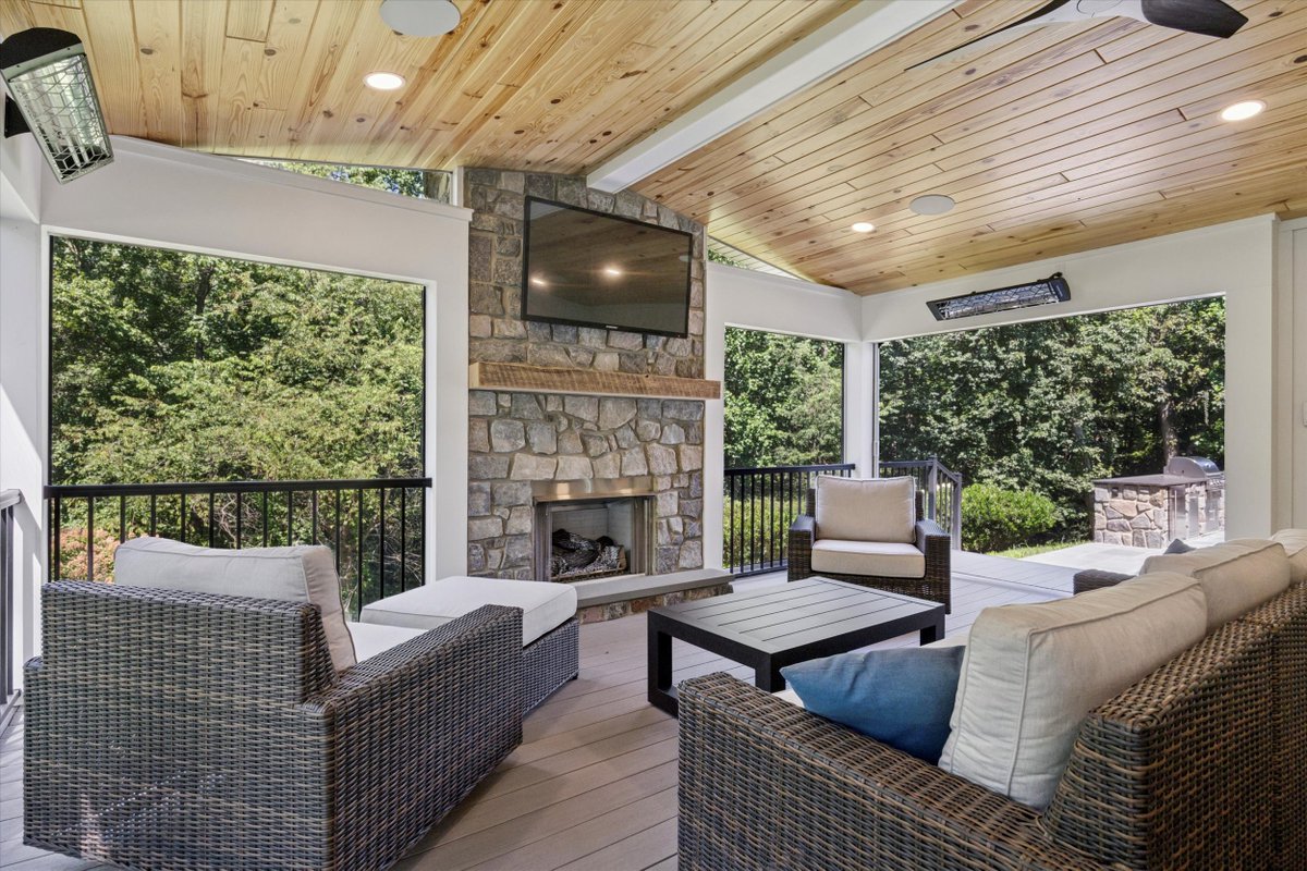 FSBDBuilding's tweet image. Where comfort meets craftsmanship. ✨🔥
This custom porch with a stone fireplace and cozy seating makes outdoor living effortless—perfect for every season.

See how FSBD can bring your porch dreams to life → firststatebuildinganddesign.com/outdoor-living…

#FirstStateBuildingAndDesign #PorchDesign…