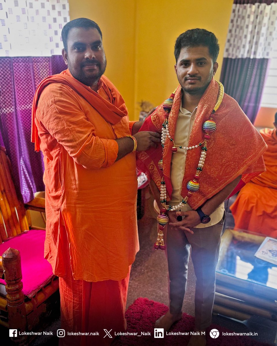 Lokeshwar__Naik's tweet photo. ಚಿತ್ರದುರ್ಗದ ಶ್ರೀ ಗುರು ಮೇದಾರಕೇತೇಶ್ವರ ಮಹಾಮಠದ ಗುರುಗಳಿಗೆ ಇಂದು ಚಿತ್ರದುರ್ಗದಲ್ಲಿ ಭೇಟಿಯಾಗಿ ಆಶೀರ್ವಾದ ಪಡೆದೆ. https://t.co/GQxqCVsthr