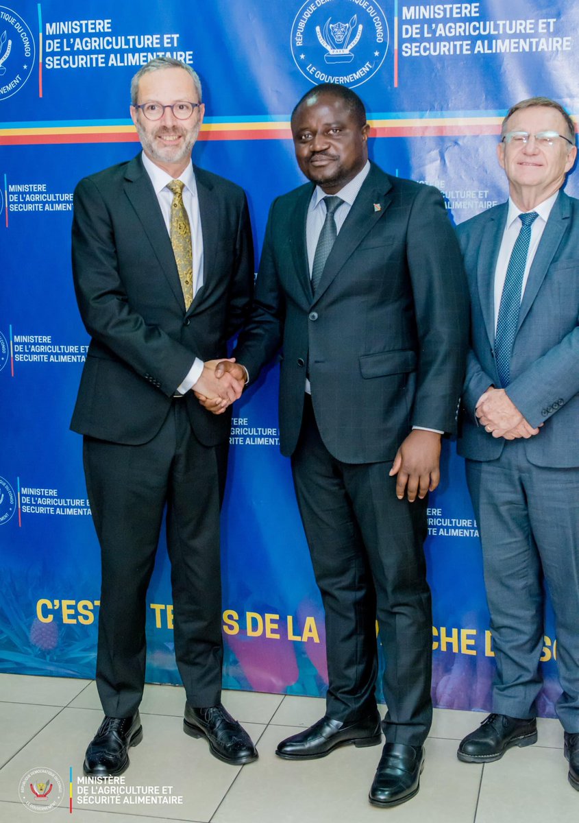 minagri_rdc's tweet photo. Coopération RDC–France: la France renforce son appui au secteur agricole en RDC, c’est dans cette optique que, S.E MUHINDO NZANGI Butondo Ministre d'Etat  à l'Agriculture et à la sécurité alimentaire a reçu l’Ambassadeur de France, S.E. Rémi Maréchaux.  
Au menu : renforcement des projets agricoles durables, sécurité alimentaire, désenclavement des zones de production & lutte contre la déforestation.  
#RDC #Agriculture #France #Développement #AFD