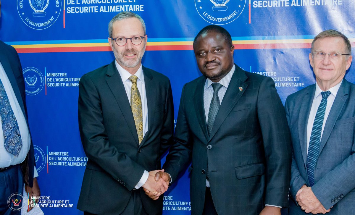 minagri_rdc's tweet photo. Coopération RDC–France: la France renforce son appui au secteur agricole en RDC, c’est dans cette optique que, S.E MUHINDO NZANGI Butondo Ministre d'Etat  à l'Agriculture et à la sécurité alimentaire a reçu l’Ambassadeur de France, S.E. Rémi Maréchaux.  
Au menu : renforcement des projets agricoles durables, sécurité alimentaire, désenclavement des zones de production & lutte contre la déforestation.  
#RDC #Agriculture #France #Développement #AFD