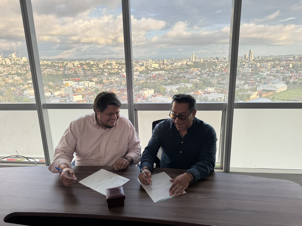 SenitPuebla's tweet photo. El pasado 29 de septiembre, bajo la dirección de Gustavo Esquivel, firmó un Convenio de Colaboración con nuestro amigo Guillermo Hernández Doroteo, Presidente de la Fundación Alianza de Ángeles A.C.. 

¡Seguimos sumando esfuerzos para apoyar a quienes más lo necesitan! https://t.co/FjUDKtSdnV