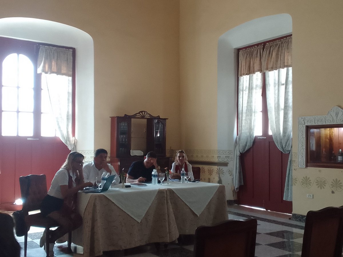 PalmaresGranma's tweet image. Se discute el ante proyecto del código de trabajo en Palmares Sucursal Granma con la eficiencia y calidad requerida.
#PalmaresGranma
#PalmaresCuba