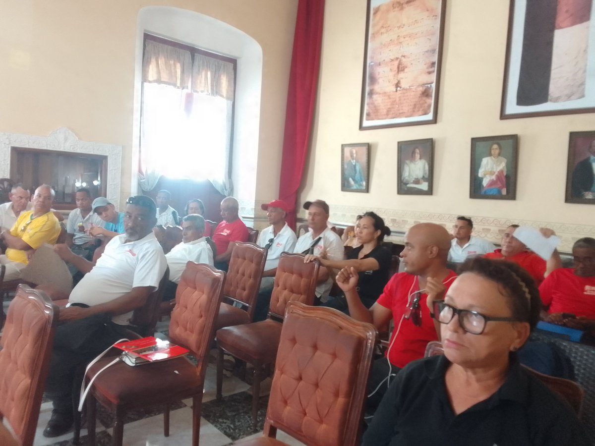 PalmaresGranma's tweet image. Se discute el ante proyecto del código de trabajo en Palmares Sucursal Granma con la eficiencia y calidad requerida.
#PalmaresGranma
#PalmaresCuba